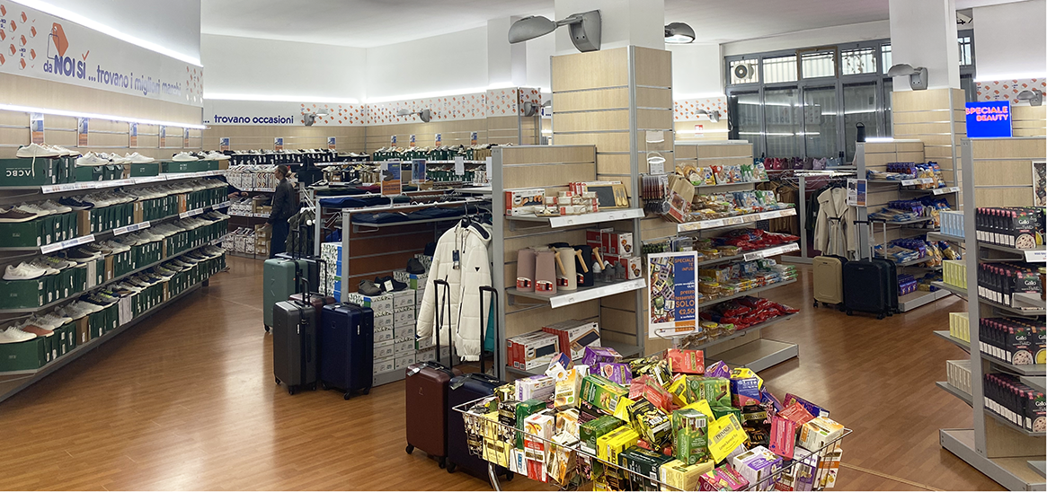 image of game development process (for a mobile gaming) - collaborative team meeting